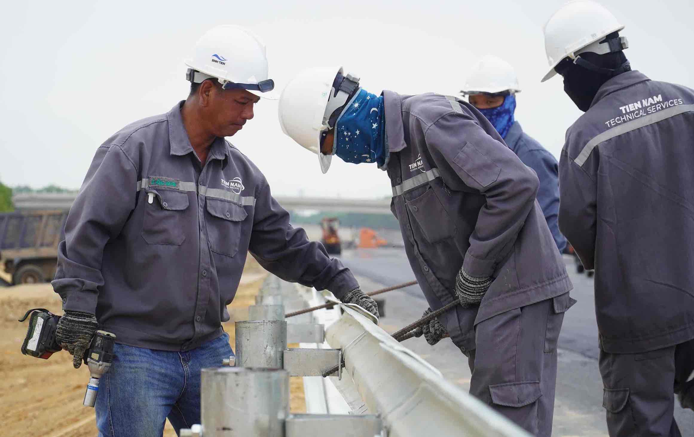 Thi công tại dự án thành phần 1, cao tốc Biên Hòa - Vũng Tàu. Ảnh: HAC