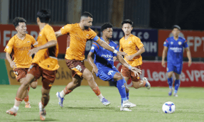 Hoàng Anh Gia Lai se enfrenta a PVF-CAND en la jornada 22 de la V.League. Foto: Minh Dân