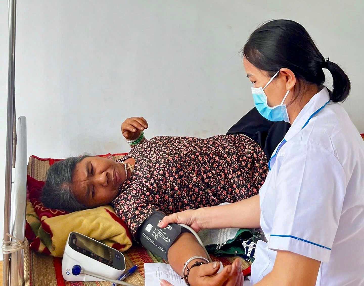Nearly 3.9 million people in Lam Dong will have regular health check-ups and free screenings in 2026. Photo: Than Hy