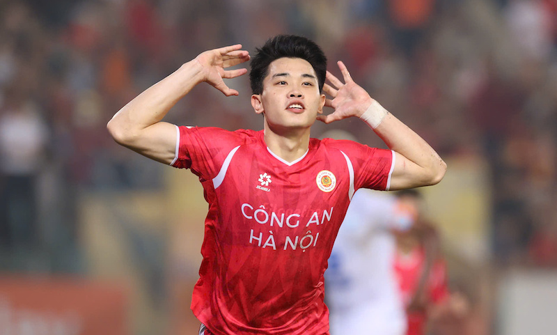 La police de Hanoï a rencontré Nam Dinh lors de la 22e journée de la V.League. Photo : NDFC