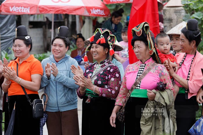 People expect from the first cable car project in Dien Bien. Photo: Quang Dat