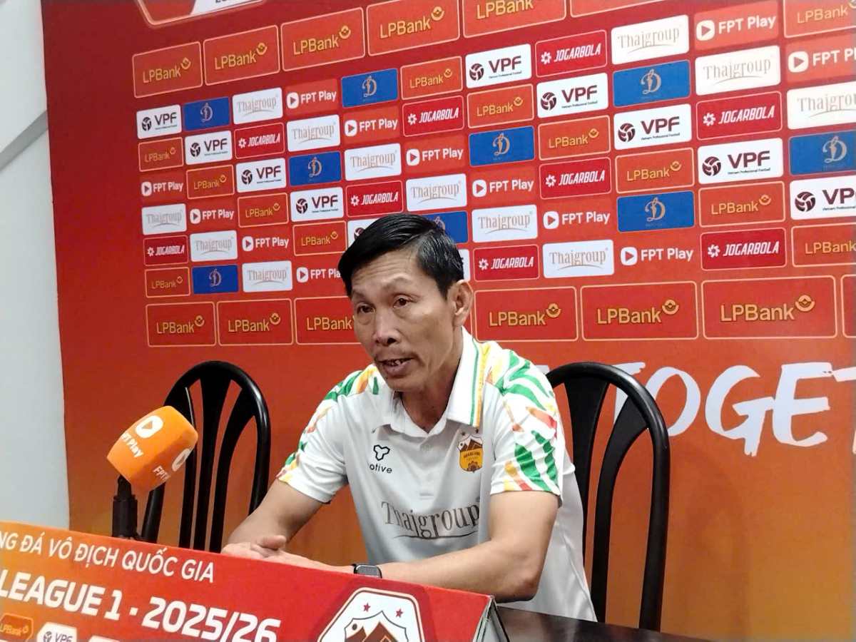 Coach Le Quang Trai emphasized that Hoang Anh Gia Lai played hard against PVF-CAND. Photo: Nguyen Dang