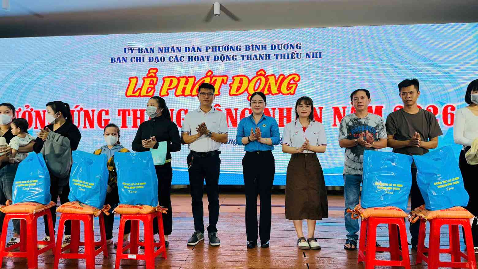 Chương trình đã tặng quà hỗ trợ 50 công nhân lao động có hoàn cảnh khó khăn. Ảnh: Công đoàn cung cấp