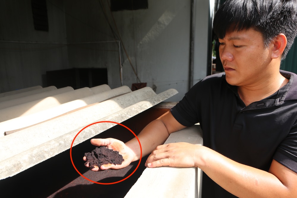 People use alum-contaminated water all year round while the clean water project is still on paper. Photo: Nguyen Luan