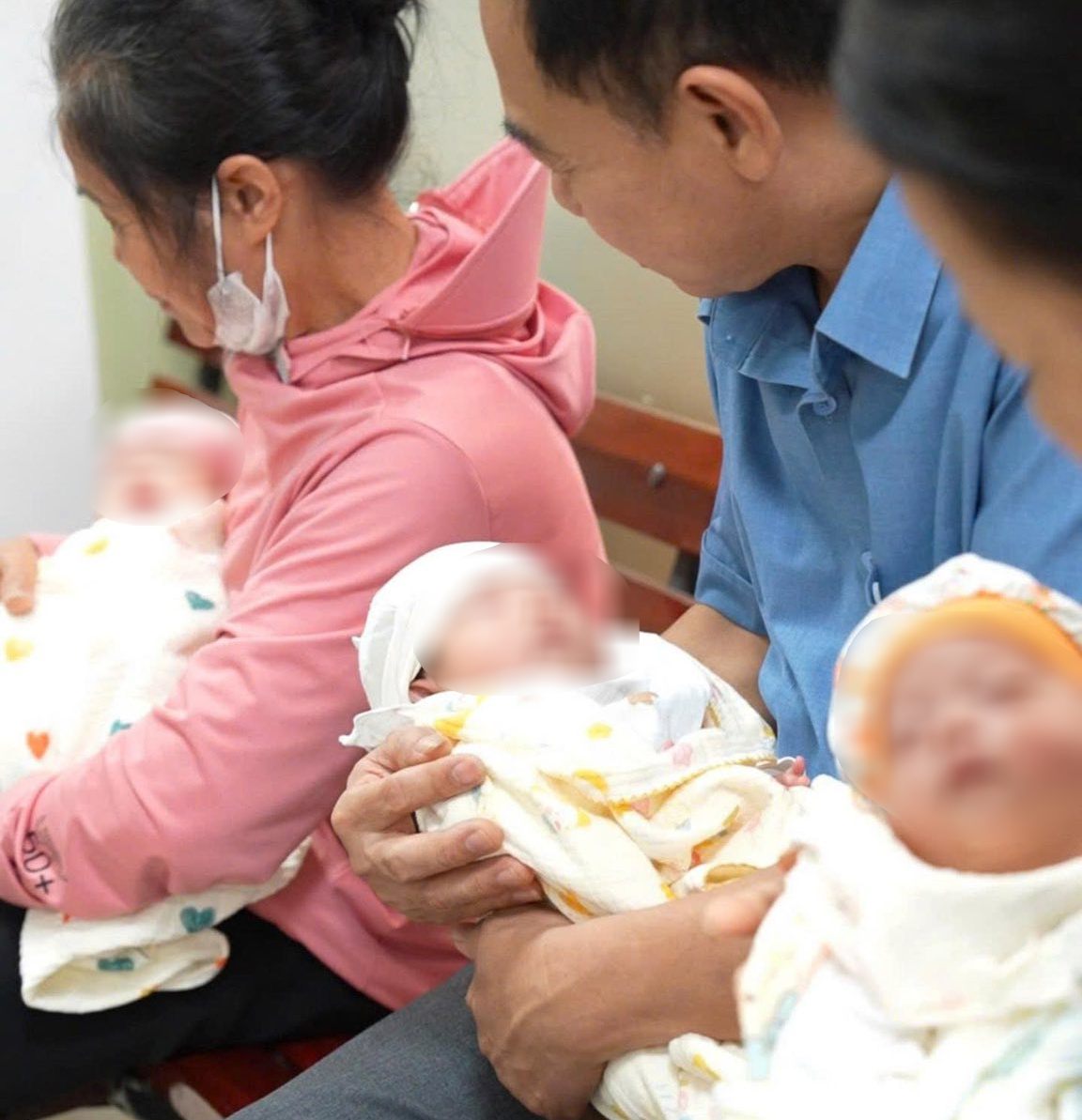 El viaje de embarazo triple de una madre que dio a luz prematuramente. Foto: BVCC