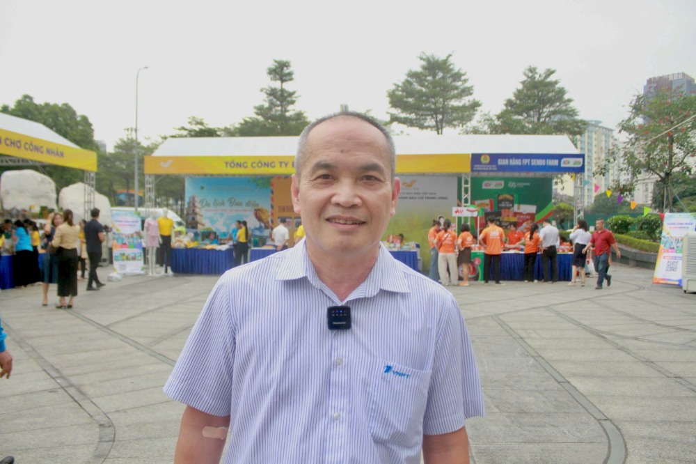 Ông Lê Thanh Phương cho rằng, việc tham gia phiên chợ công nhân là nguồn động viên tinh thần rất lớn với đoàn viên, lao động. Ảnh: Quỳnh Chi
