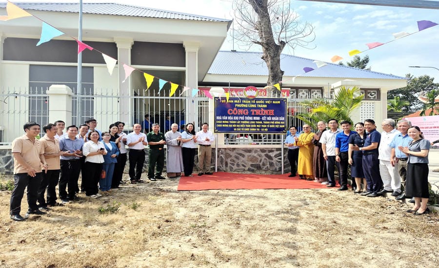 The Vietnam Fatherland Front Committee of Long Thanh ward, Dong Nai city launched the model "Smart Neighborhood Cultural House - Connecting People". Photo: Dong Nai Front