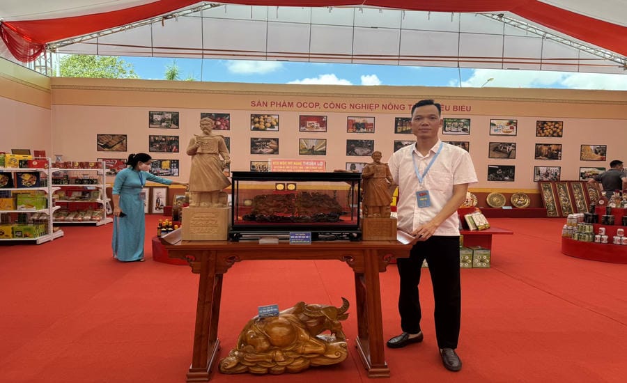 Mr. Pham Thanh Loi - a typical individual in the field of handicraft production and business. Photo: Character provided