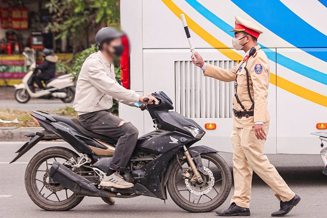 Increasing red light violation fines contributes to changing traffic participation awareness. Photo: To The