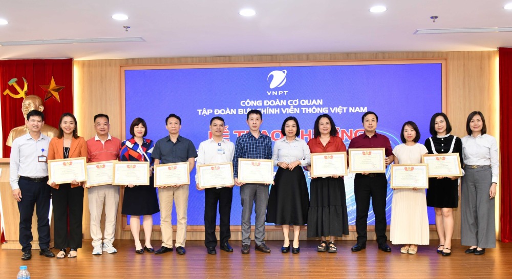 El Sindicato de VNPT acaba de premiar a colectivos e individuos que lograron excelentes resultados en el desempeño de tareas profesionales y actividades sindicales. Foto: Sindicato de VNPT
