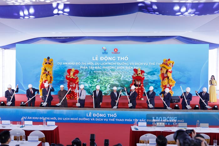 Delegates perform the groundbreaking ceremony of the project. Photo: Quang Dat