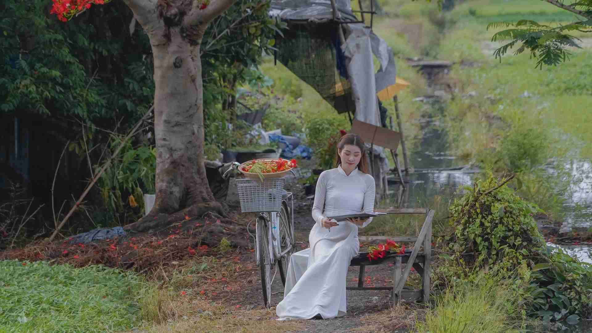 Khách đến tham quan được tự do chụp ảnh, song chủ vườn luôn nhắc nhở giữ vệ sinh, không bẻ cành hay ngắt hoa để bảo vệ cảnh quan.