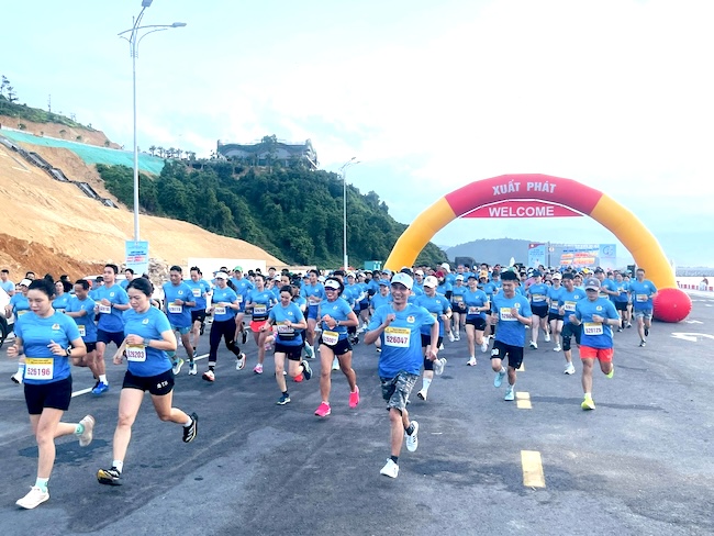 Union members of the Lien Chieu Regional Health Center achieve high results at the Workers' Month running race. Photo: Nguyen Linh