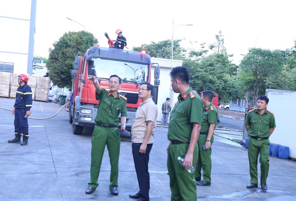 Đại tá Trần Anh Sơn - Phó Giám đốc Công an thành phố chỉ đạo trực tiếp tại hiện trường. Ảnh: Công an TP Đồng Nai 