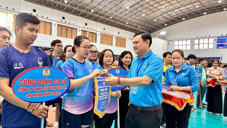 El Sindicato de Vĩnh Long promueve el deporte y la donación de sangre para los trabajadores Foto: Hoàng Lộc