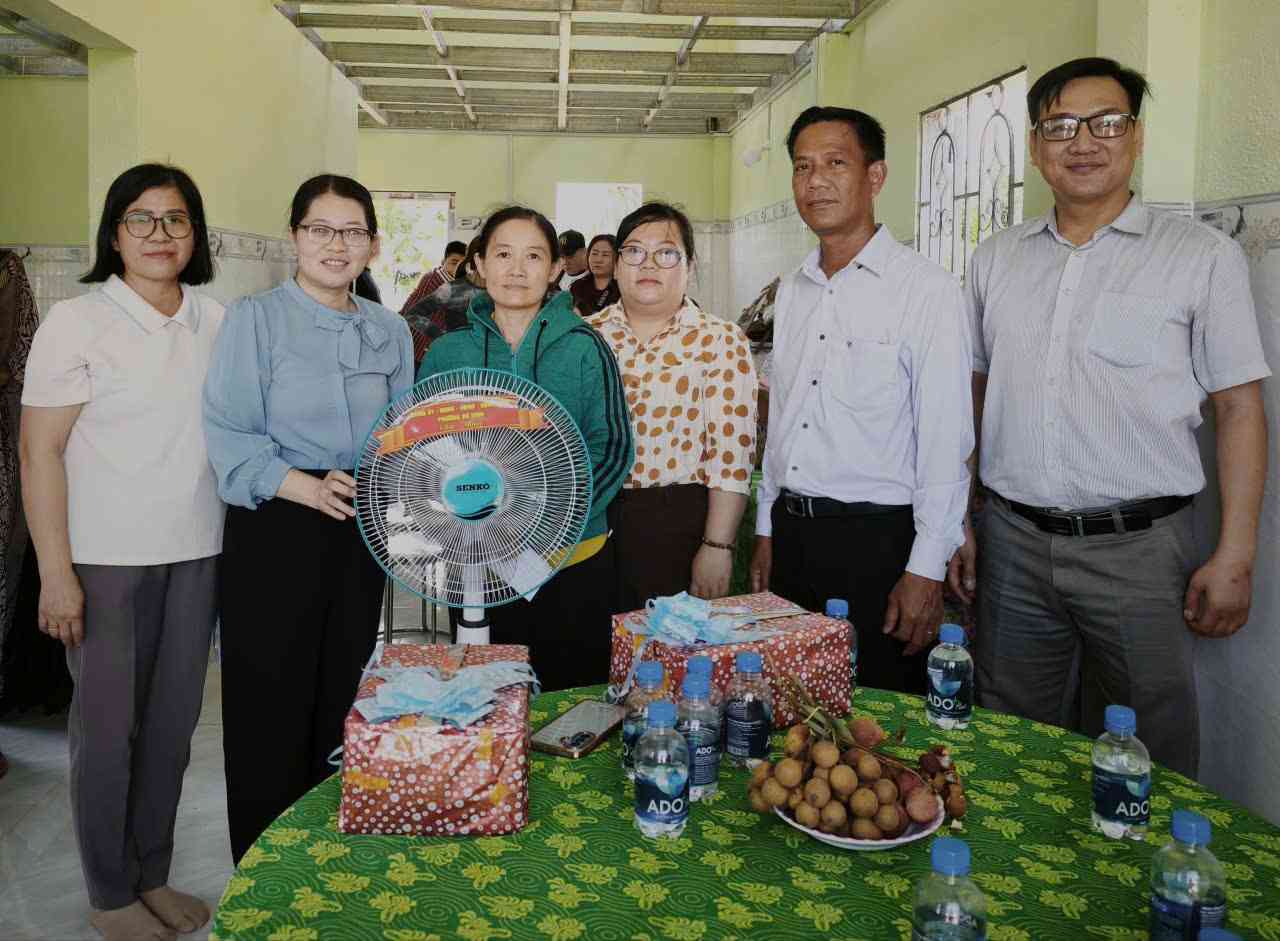 The locality has organized the handover of 2 Great Solidarity houses to households in difficult circumstances. Photo: Vinh Nguyen