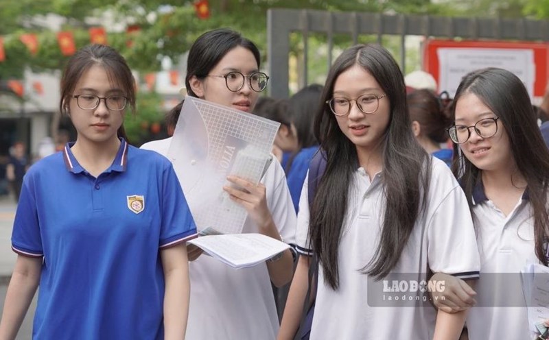Candidates prepare many admission options to increase their chances of getting into university