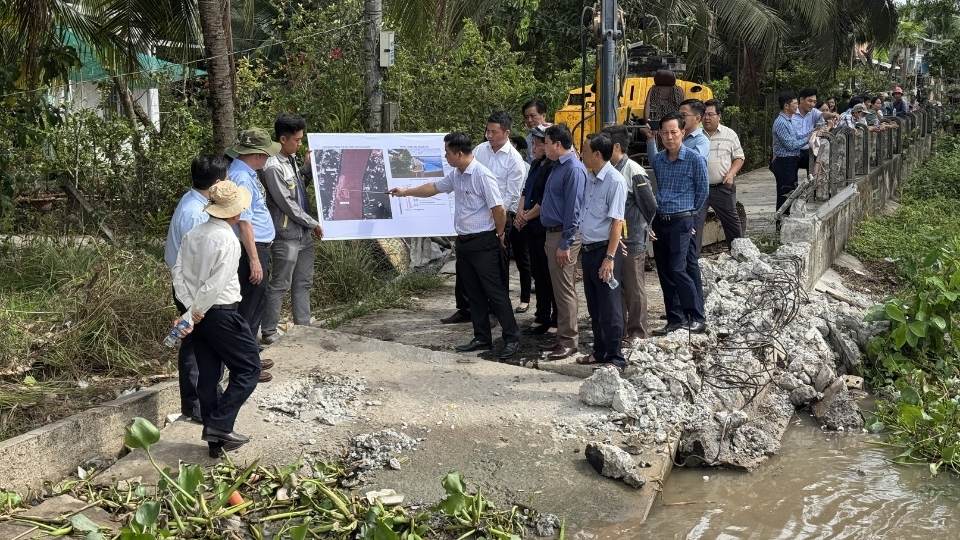 El Frente de la Patria de la provincia participa en la delegación del Comité Permanente del Consejo Popular para inspeccionar los deslizamientos de tierra en las comunas de Giao Long, Quới Thiện e inspeccionar la reforma administrativa en 2026. Foto: Hoàng Lộc