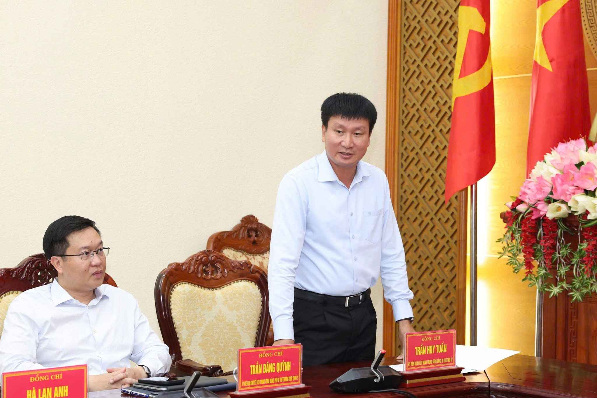 Đồng chí Trần Huy Tuấn - Bí thư Tỉnh ủy Ninh Bình phát biểu tại buổi làm việc.