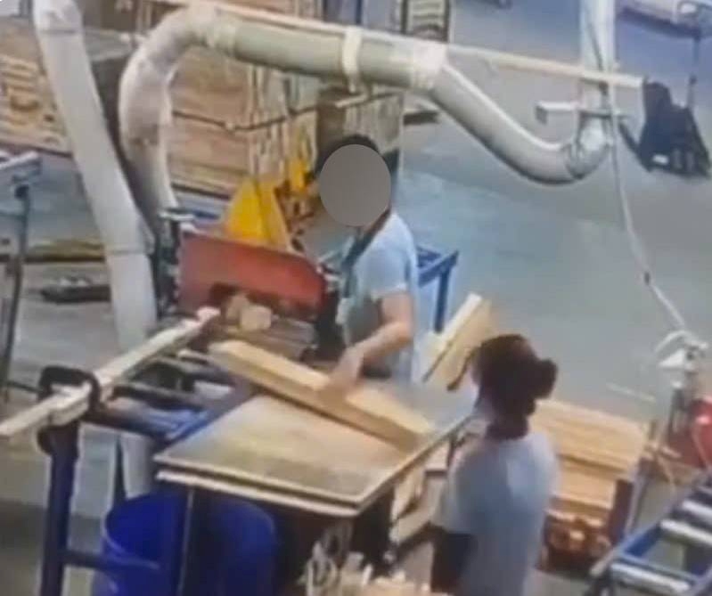 Male worker had 4 fingers cut off by machine. Photo: Cut from a clip provided by a reader