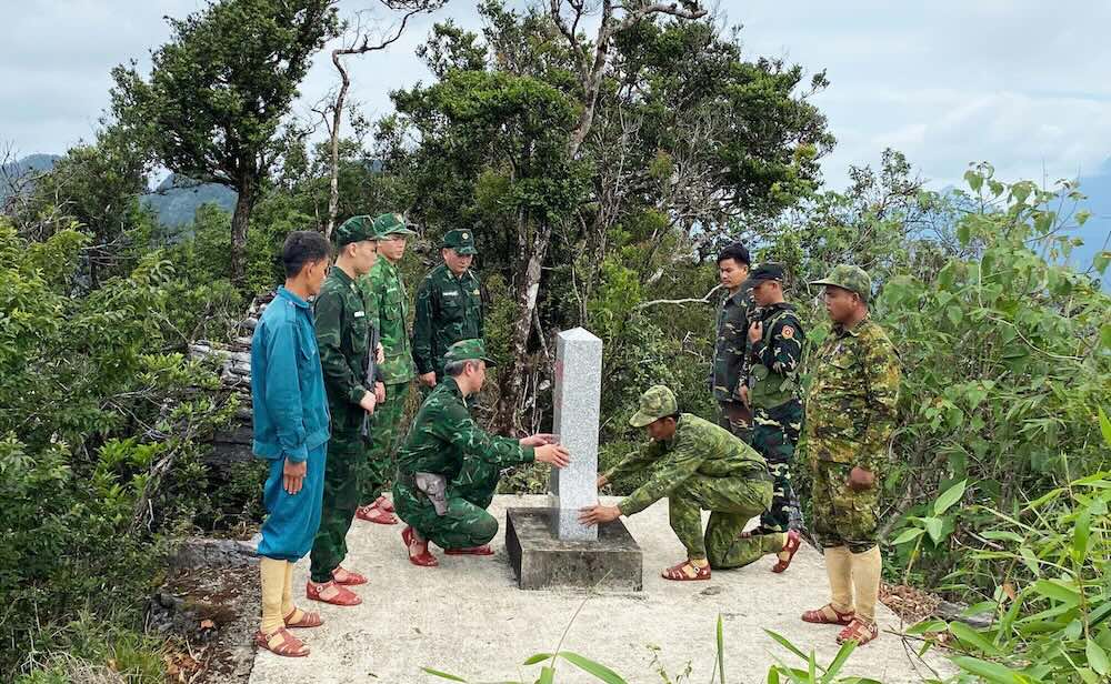 Vietnam - Laos armed forces coordinate border patrol in hot weather. Photo: Quang Tri Border Guard