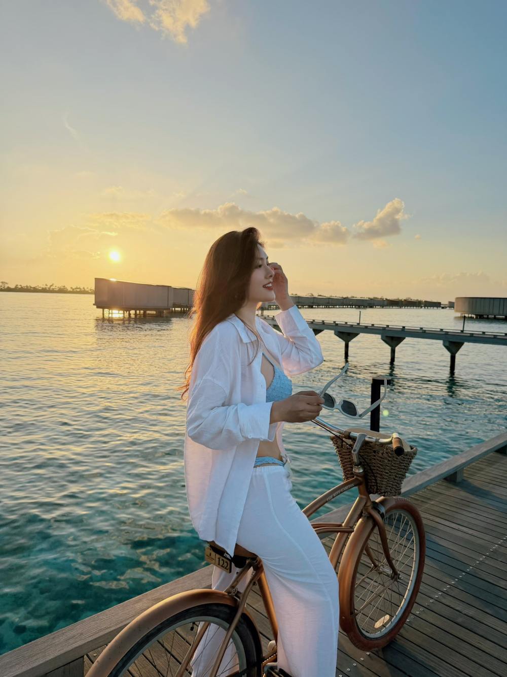 Một trong những hoạt động thú vị tại Maldives là du khách được thong dong đạp xe, hít thở không khí trong lành. Ảnh: NVCC