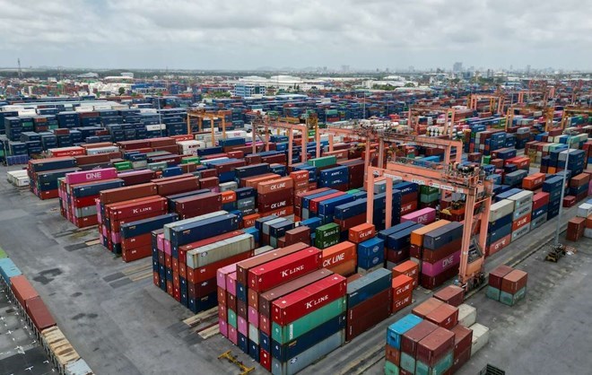 Import and export in the first 4 months of the year increased sharply. Photo: Hai Nguyen