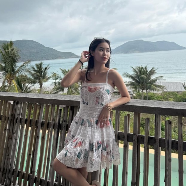 Các thiết kế Tiên Nguyễn mặc đều là hàng hiệu. Ảnh: Cắt từ video.