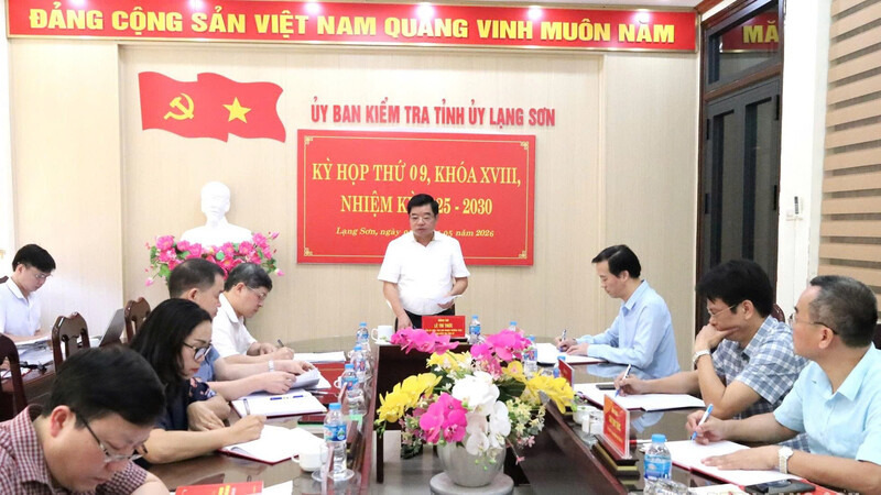 Các thành viên Ủy ban Kiểm tra Tỉnh ủy Lạng Sơn họp xem xét, thi hành kỷ luật, khai trừ Đảng đối với đảng viên. Ảnh: ĐVCC