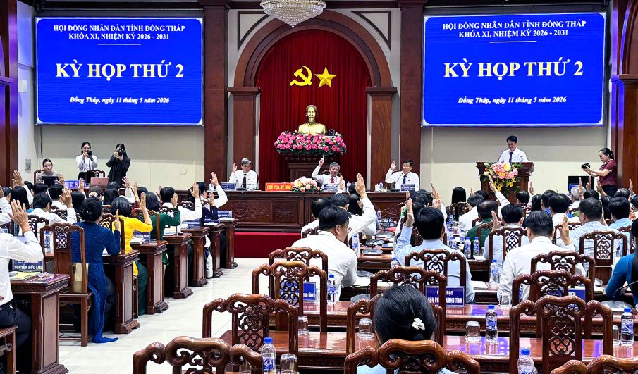 Đại biểu tán thành 8 nội dung quan trọng của kỳ họp. Ảnh: Anh Tài
