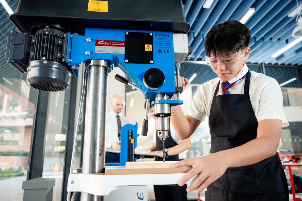Chú thích 3: Mỗi tiết học đều được thiết kế giàu cảm hứng và mang tính định hướng với phương pháp giảng dạy cá nhân hóa để vừa hỗ trợ kịp thời, vừa thúc đẩy học sinh bứt phá giới hạn.