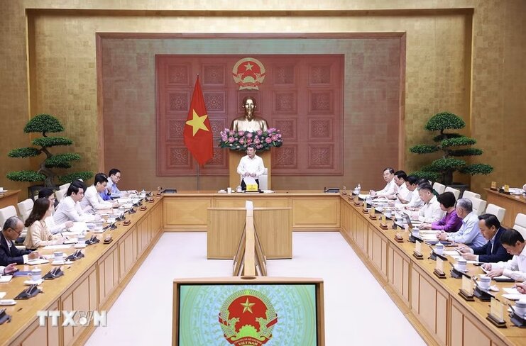 Politburo Member, Prime Minister Le Minh Hung requested the Ministry of Foreign Affairs to urgently develop KPIs to have a basis for evaluating cadres and civil servants. Photo: VNA