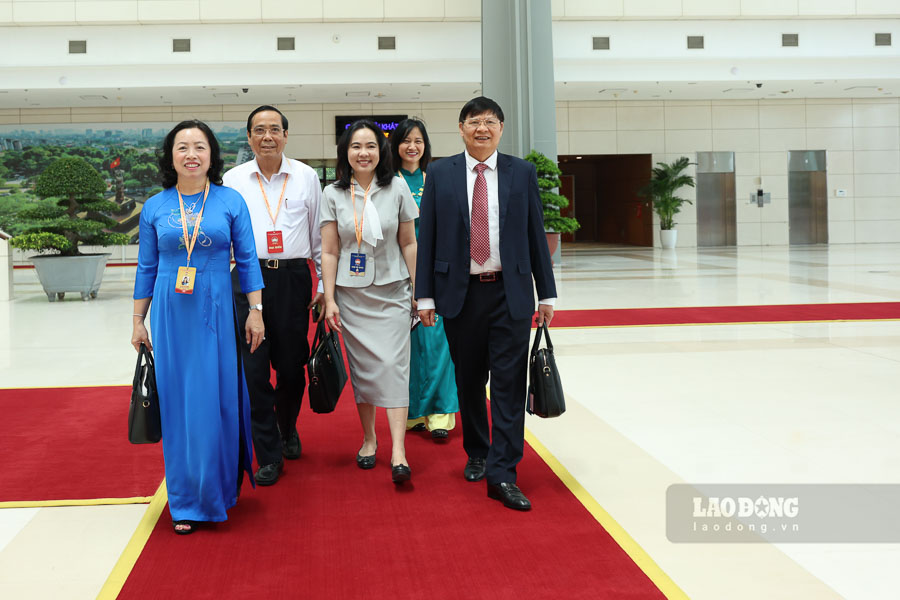 Các đại biểu tới hội trường tham dự phiên trù bị Đại hội đại biểu toàn quốc Mặt trận Tổ quốc Việt Nam lần thứ XI, nhiệm kỳ 2026-2031. Ảnh: Hải Nguyễn