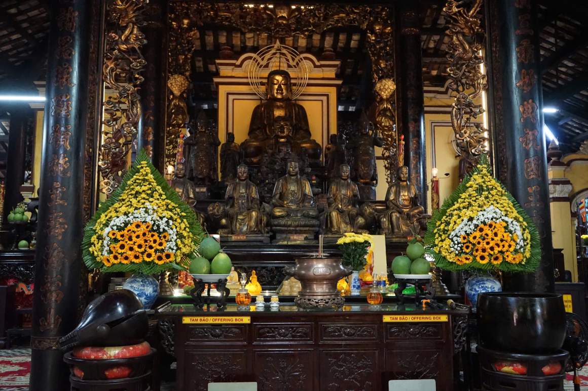 The pagoda in Ho Chi Minh City preserves 113 ancient statues lacquered in gold. Photo: Thai Bao