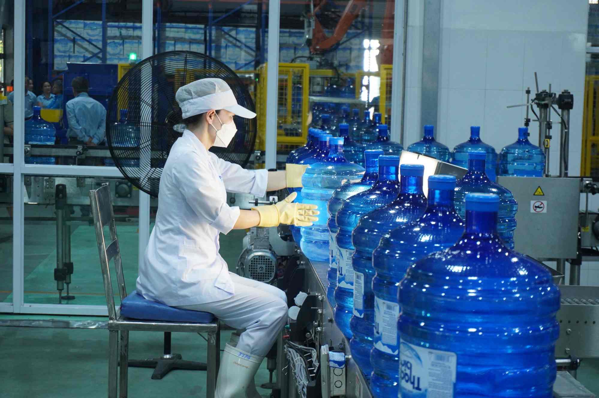 Đến năm 2030, tỷ trọng công nghiệp - xây dựng và dịch vụ trong GRDP chiếm khoảng 75 - 76%. Ảnh: Đông Giang