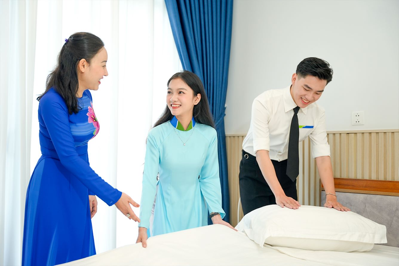 Môi trường học tập năng động, gắn thực tiễn, giúp sinh viên phát triển kỹ năng và sẵn sàng hội nhập thị trường lao động quốc tế.