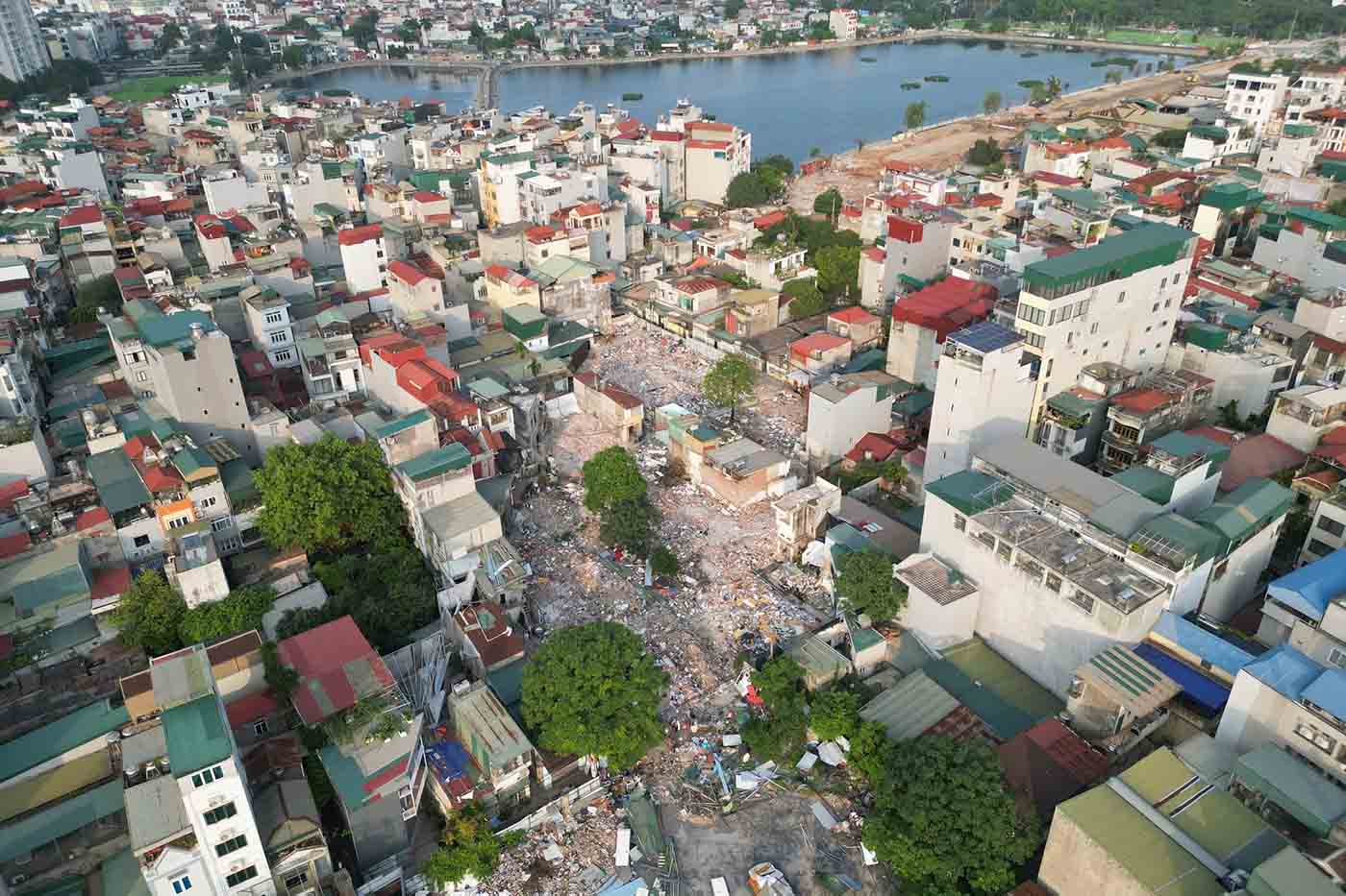 Muchas obras han sido despejadas para la construcción del proyecto de la carretera de circunvalación 2.5, tramo Nguyen Trai - Dam Hong (barrio de Khuong Dinh, Hanoi). Foto: Song Huu