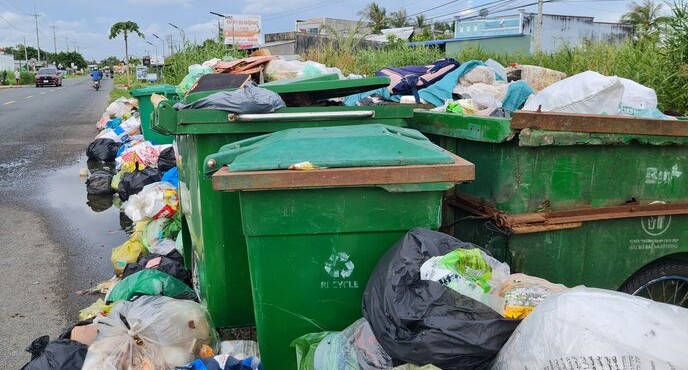Hiện tại tỉnh Cà Mau chưa có Nhà máy xử lý rác nào hoạt động, vì vậy rác thải hầu hết đem chôn lắp. Ảnh: Nhật Hồ.