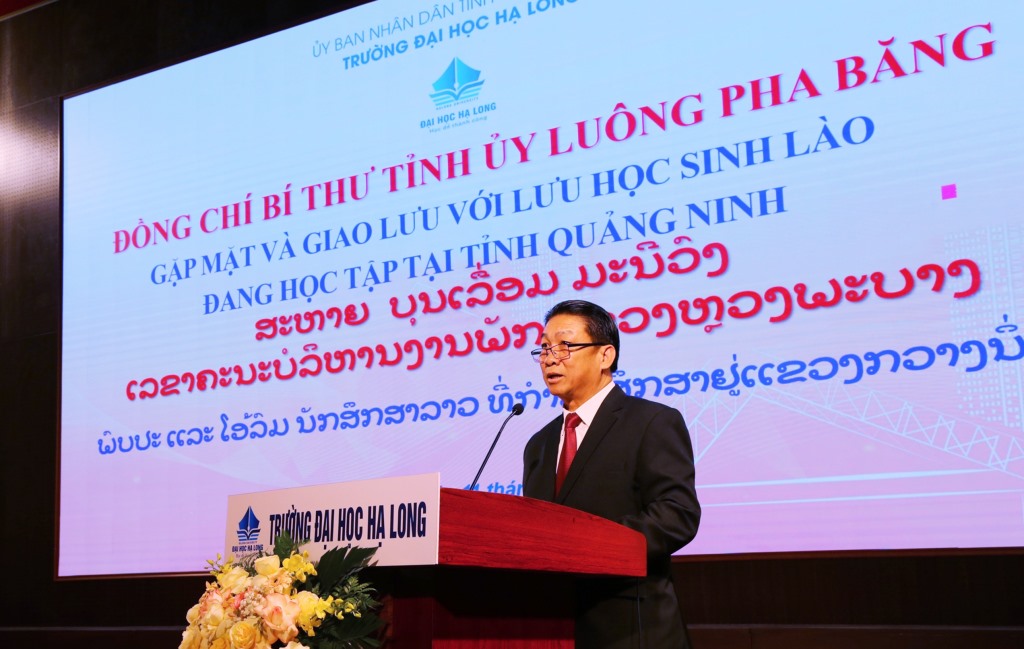 Ông Bun Lươm Mạ Ni Vông - Ủy viên Ban Chấp hành Trung ương Đảng Nhân dân Cách mạng Lào, Bí thư Tỉnh ủy, Chủ tịch Hội đồng nhân dân, Trưởng đoàn đại biểu Quốc hội tỉnh Luông Pha Băng - phát biểu tại buổi lễ. Ảnh: Nguyễn Thanh