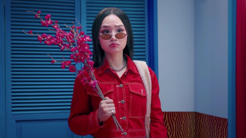 Female singer Miu Le. Photo: Cut from music video
