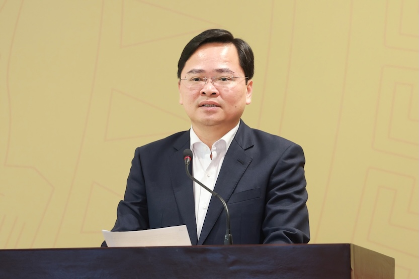 Ông Nguyễn Anh Tuấn - Ủy viên Ban Chấp hành Trung ương Đảng, Phó Chủ tịch Ủy ban Trung ương Mặt trận Tổ quốc  Việt Nam, Chủ tịch Tổng Liên đoàn Lao động Việt Nam phát biểu đề dẫn. Ảnh: Hải Nguyễn