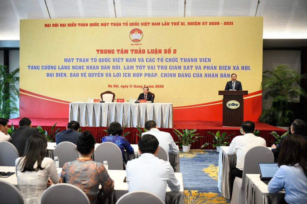 Mr. Nguyen Phi Long - Standing Deputy Secretary of the Party Committee of the Fatherland Front, Central Agencies; Vice Chairman of the Central Committee of the Vietnam Fatherland Front; Mr. Luong Quoc Doan - Vice Chairman of the Central Committee of the Vietnam Fatherland Front, Chairman of the Vietnam Farmers' Union chaired Workshop Center No. 2. Photo: Hai Nguyen