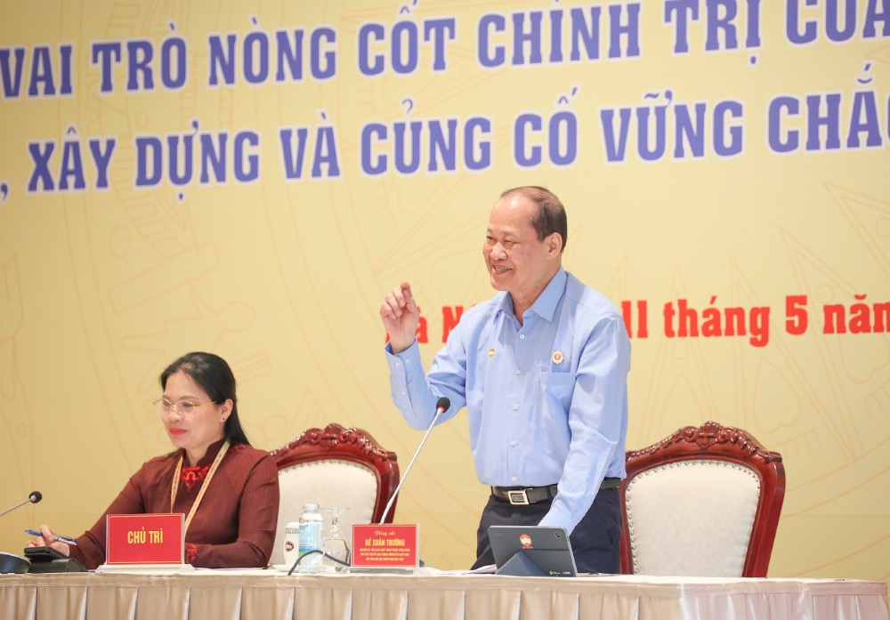 Ủy viên Trung ương Đảng, Phó Chủ tịch - Tổng Thư ký UBTƯ MTTQ Việt Nam khóa X Hà Thị Nga; Phó Chủ tịch UBTƯ MTTQ Việt Nam khóa X, Chủ tịch Hội Cựu Chiến binh Việt Nam Bế Xuân Trường chủ trì trung tâm thảo luận số 1. Ảnh: Hải Nguyễn