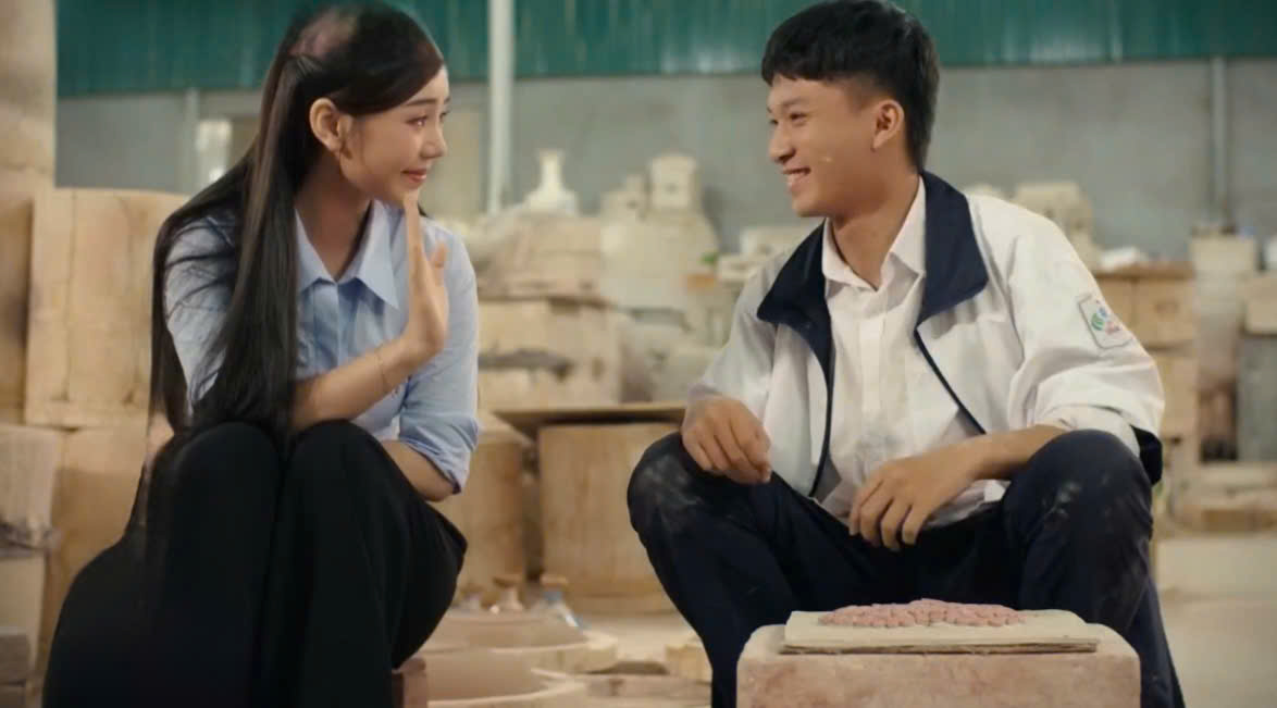 Thuong came to Minh's pottery school to learn about his younger brother's passion. Photo: VFC