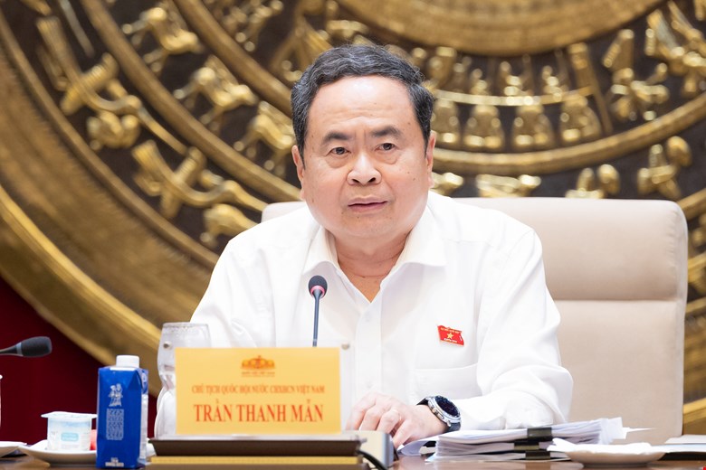 Politburo Member, National Assembly Chairman has signed many resolutions approving personnel at agencies and committees of the National Assembly. Photo: Vu Hieu.