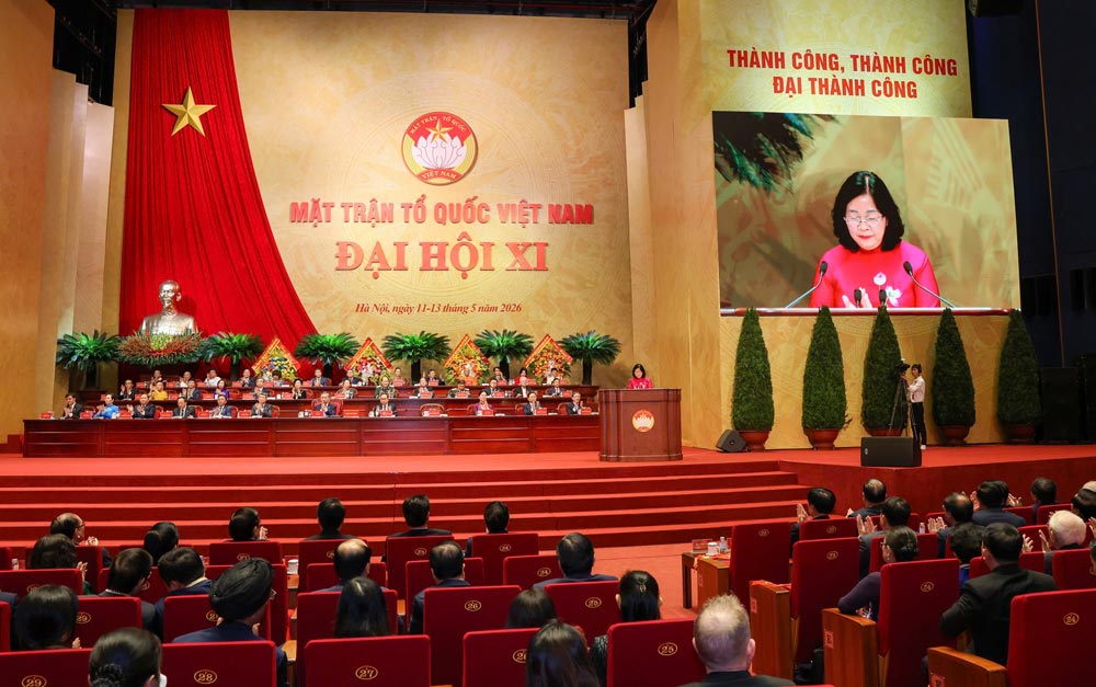 Ủy viên Bộ Chính trị, Bí thư Trung ương Đảng, Bí thư Đảng ủy Mặt trận Tổ quốc, các đoàn thể Trung ương, Chủ tịch Ủy ban Trung ương Mặt trận Tổ quốc Việt Nam khoá X Bùi Thị Minh Hoài phát biểu khai mạc Đại hội. Ảnh: Hải Nguyễn
