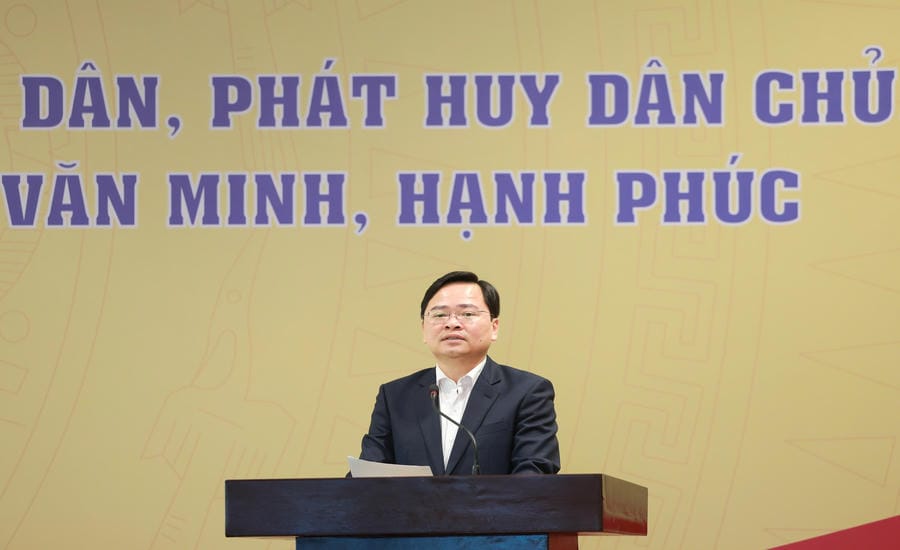 Member of the Party Central Committee, Vice Chairman of the Central Committee of the Vietnam Fatherland Front, term X, Chairman of the Vietnam General Confederation of Labor Nguyen Anh Tuan speaks at Workshop Center No. 3. Photo: Hai Nguyen