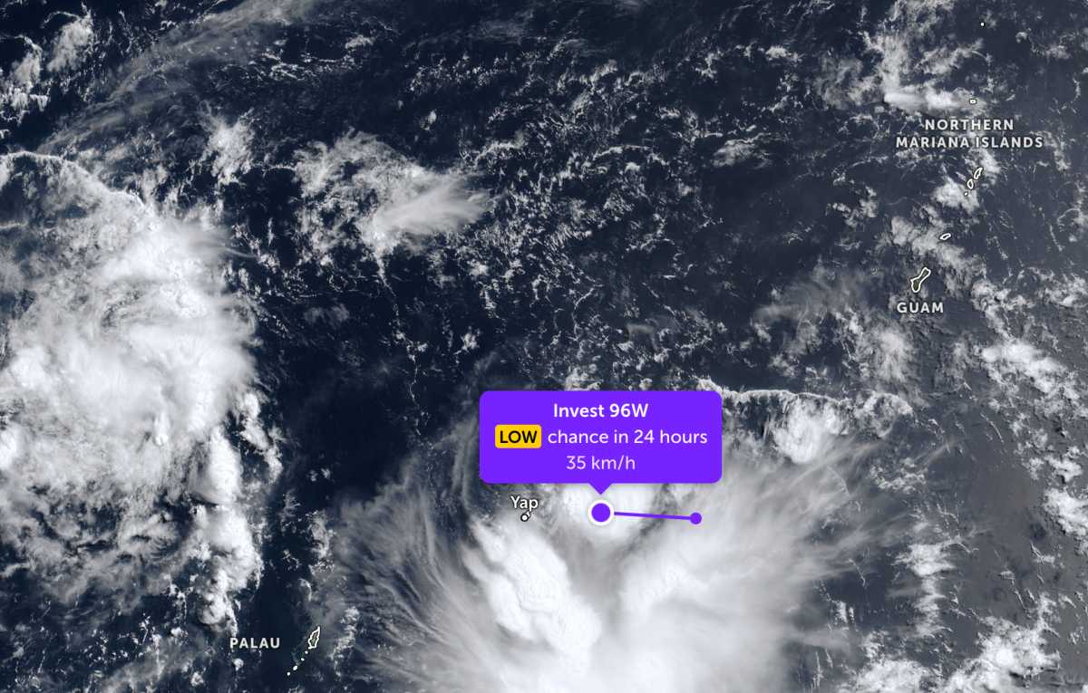 Cập nhật vị trí của áp thấp gần Biển Đông. Ảnh: JTWC