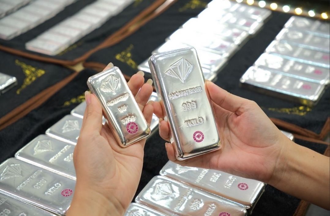 Silver prices became the focus of the market when they increased sharply by more than 7% in just one trading session. Photo: Phuong Anh