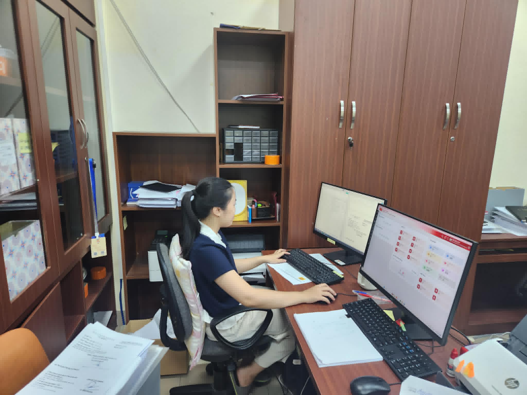Ở một góc nhìn khác, môi trường công là nơi để nhiều bạn trẻ rèn giũa tính kỷ luật. Ảnh: NVCC